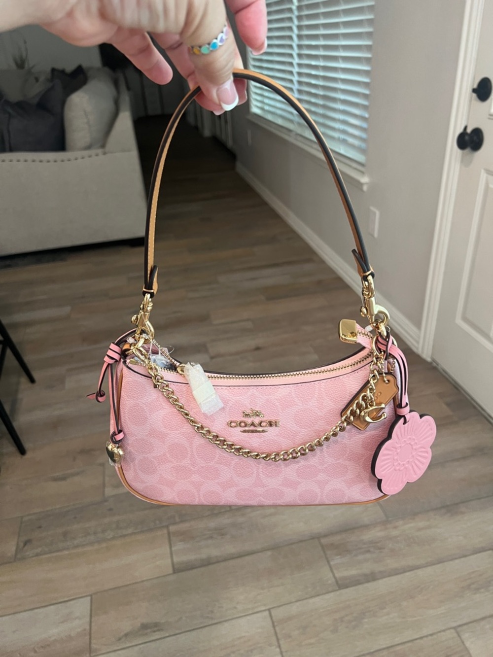 COACH POWER PINK TERI SHOULDER. - Picture 14 of 14